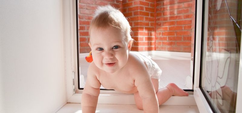 Baby krabbelt / Tipps Eltern
