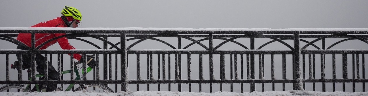 Mit dem Fahrrad im Winter unterwegs.
