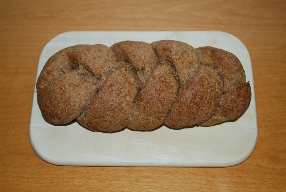 Auch vegan schmeckt der Hefezopf sehr lecker.