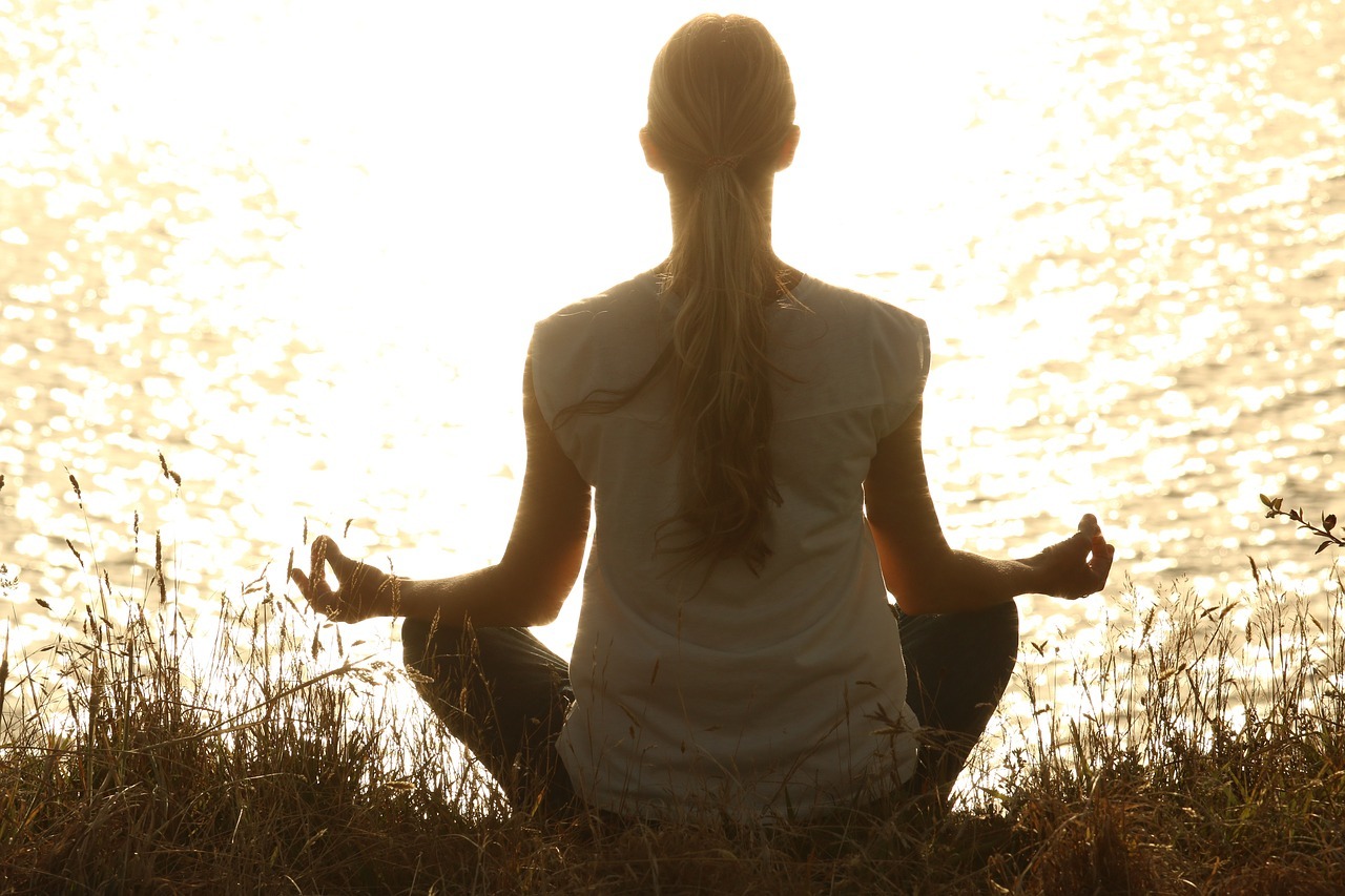 Für die Mantra-Meditation eignet sich ein angenehmer Meditationssitz.