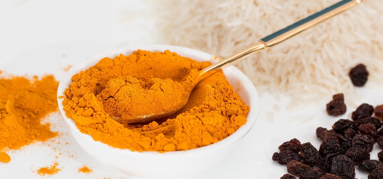 Currypulver-Woraus-es-besteht-und-wie-es-wirkt