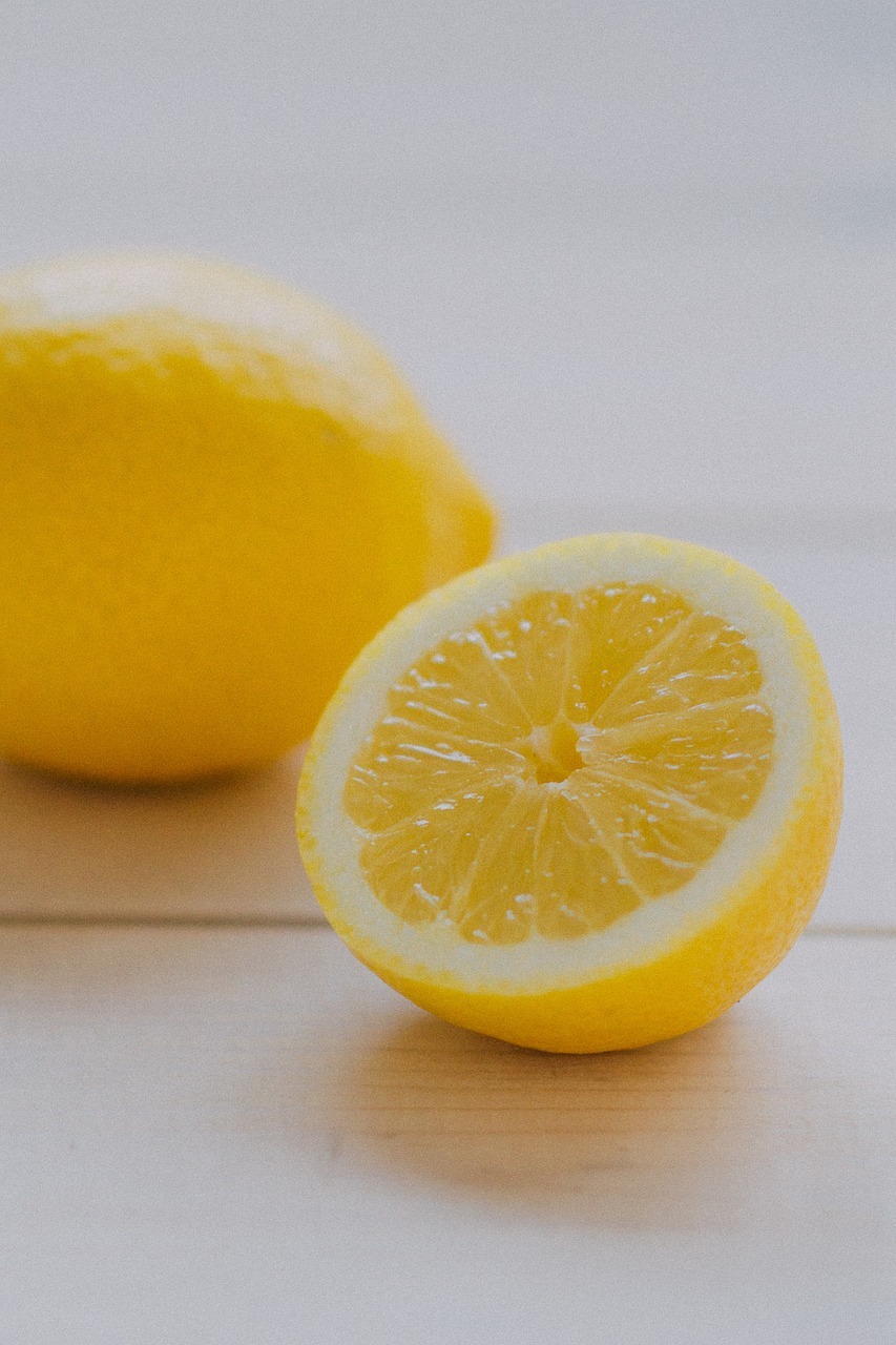 Zitronensaft schafft schnell Abhilfe.