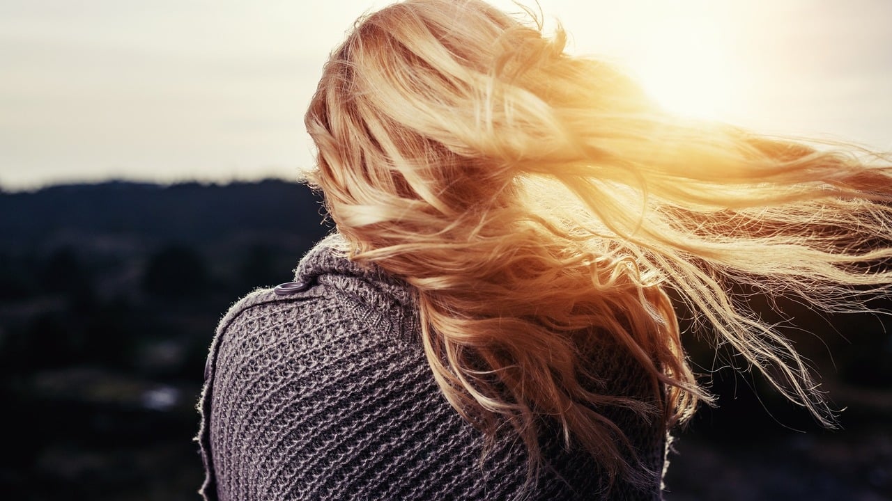 Haare Nur Mit Wasser Waschen So Pflegst Du Deine Haare Ohne Zusatze Utopia De