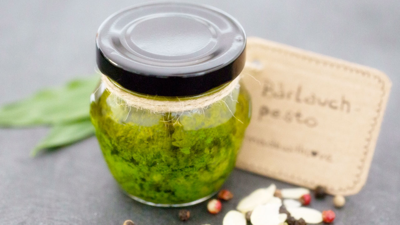 Bärlauchpesto selber machen: Dieses einfache Rezept bietet raffinierte Variationen