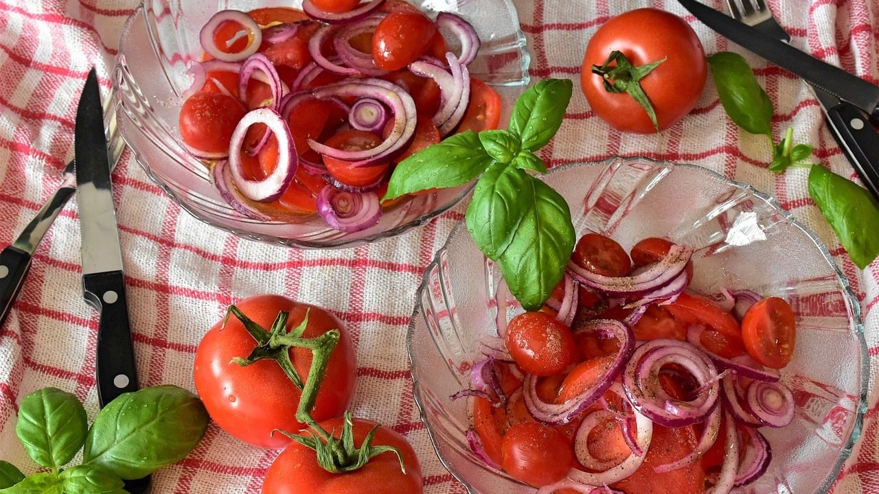 Tomatensalat-Dressing: So schmeckt er am besten - Utopia.de
