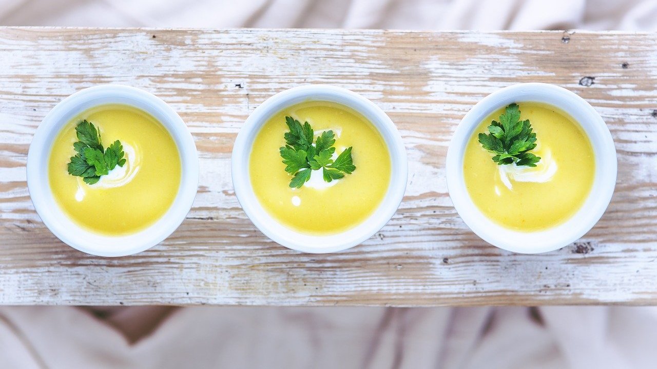 petersilienwurzelsuppe-schnelles-rezept-mit-saisonalen-zutaten