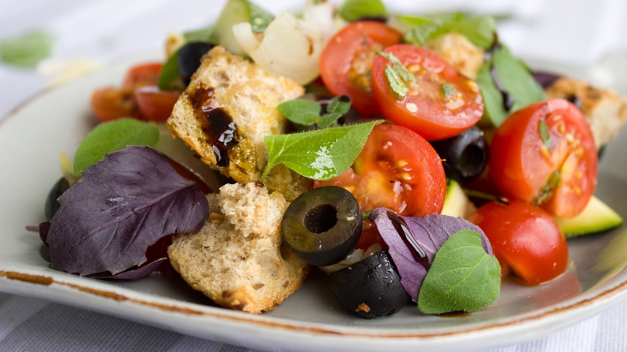 Schneller Salat zum Grillen: Zwei einfache Rezepte - Utopia.de