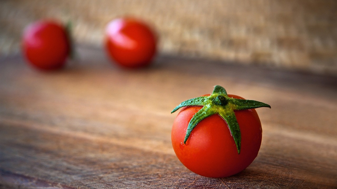 Darum solltest du den grünen Tomatenstrunk besser nicht essen - Utopia.de