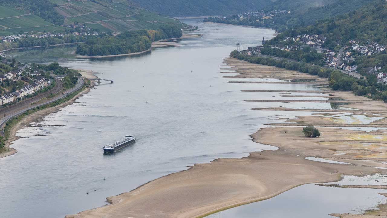 Hungersteine in Rhein und Elbe: Trockenheit legt jahrhundertealte Warnungen frei