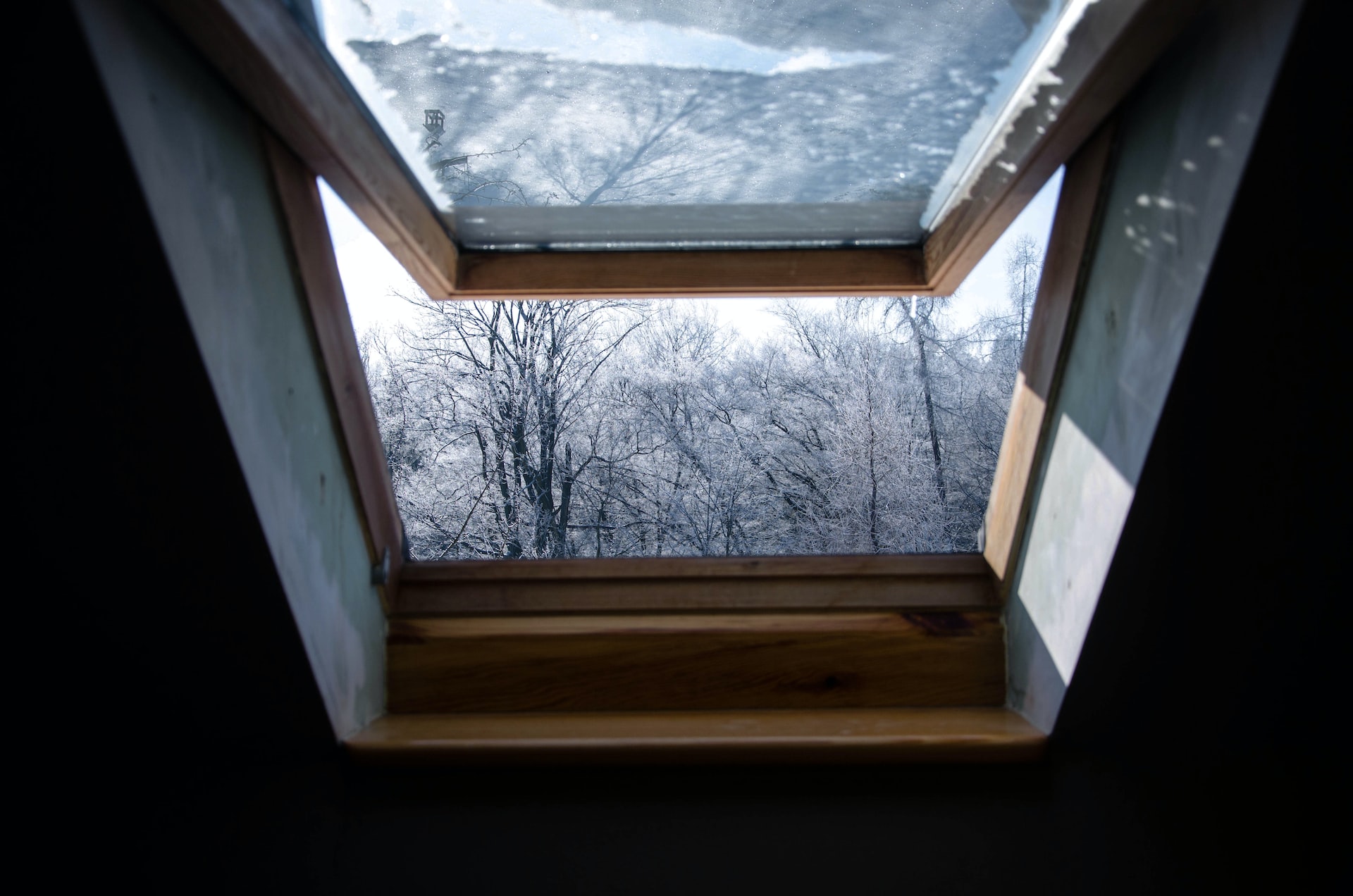 Im-Winter-bei-offenem-Fenster-schlafen-Ist-das-eine-gute-Idee-