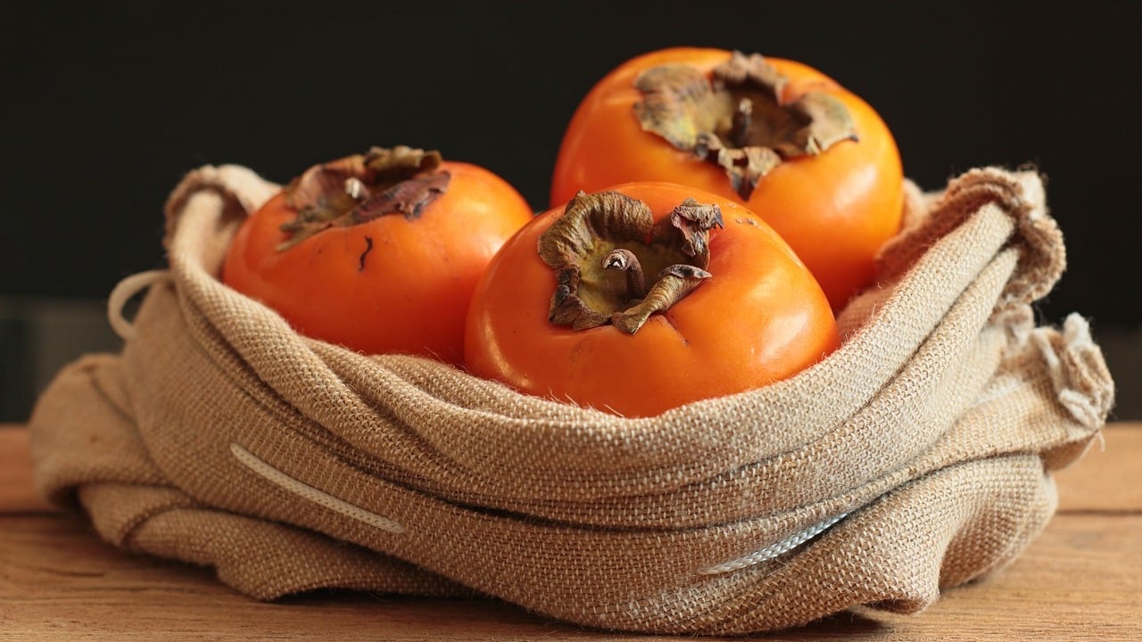 Genau-richtig-zwischen-zu-hart-und-matschig-So-lagerst-du-Kakis-richtig