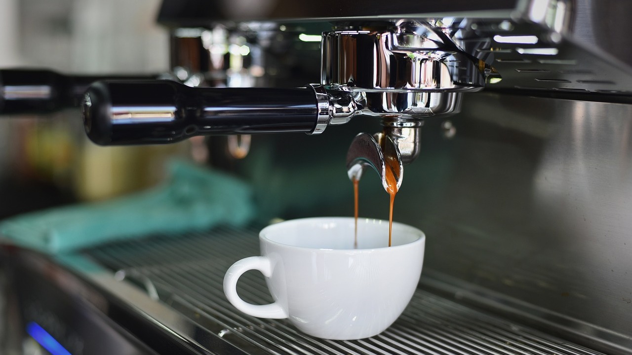 Wasser wechseln in Kaffeemaschine: Wann es unbedingt nötig wird