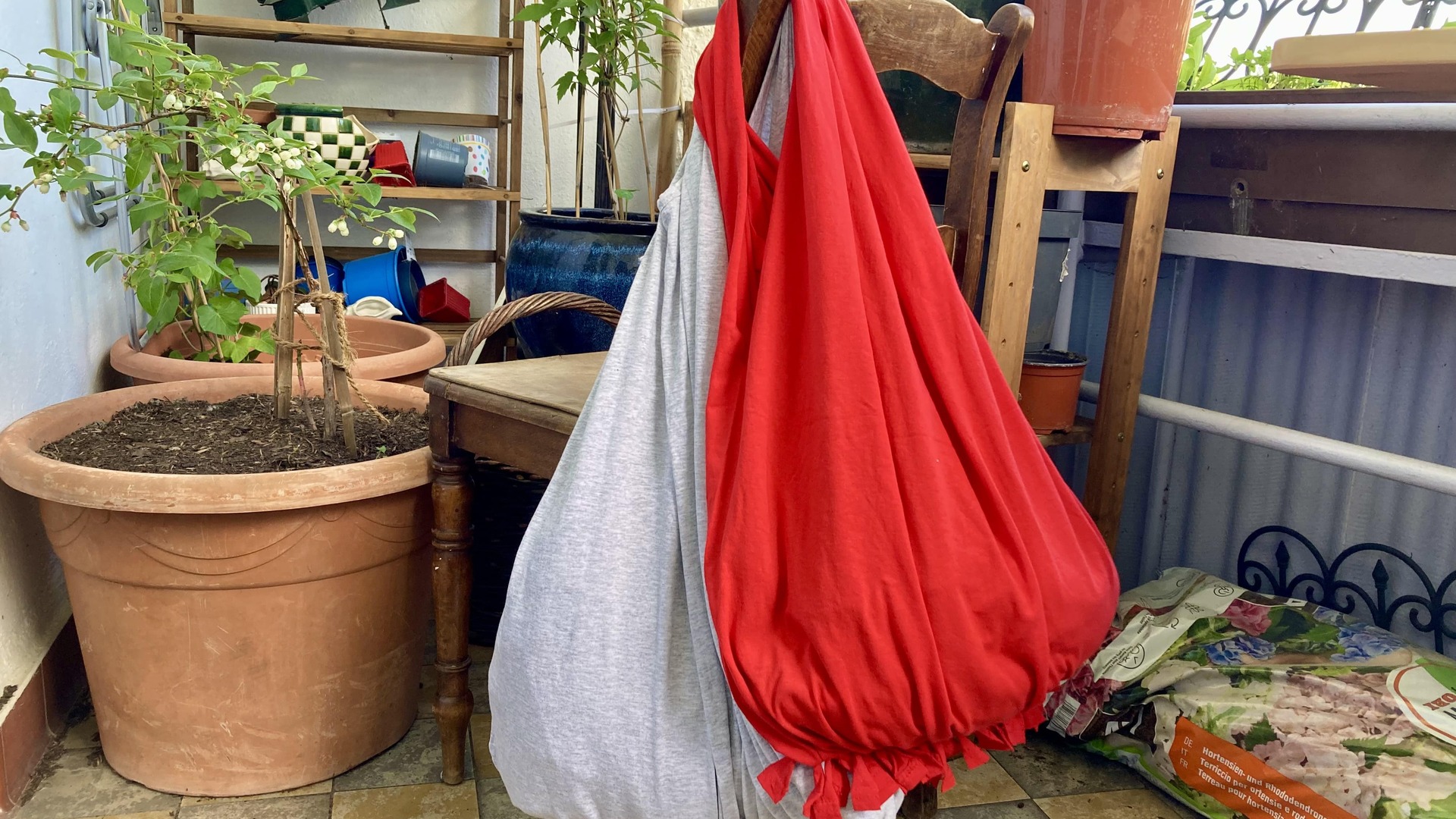 Ohne-N-hmaschine-So-machst-du-aus-einem-alten-Shirt-eine-Tasche