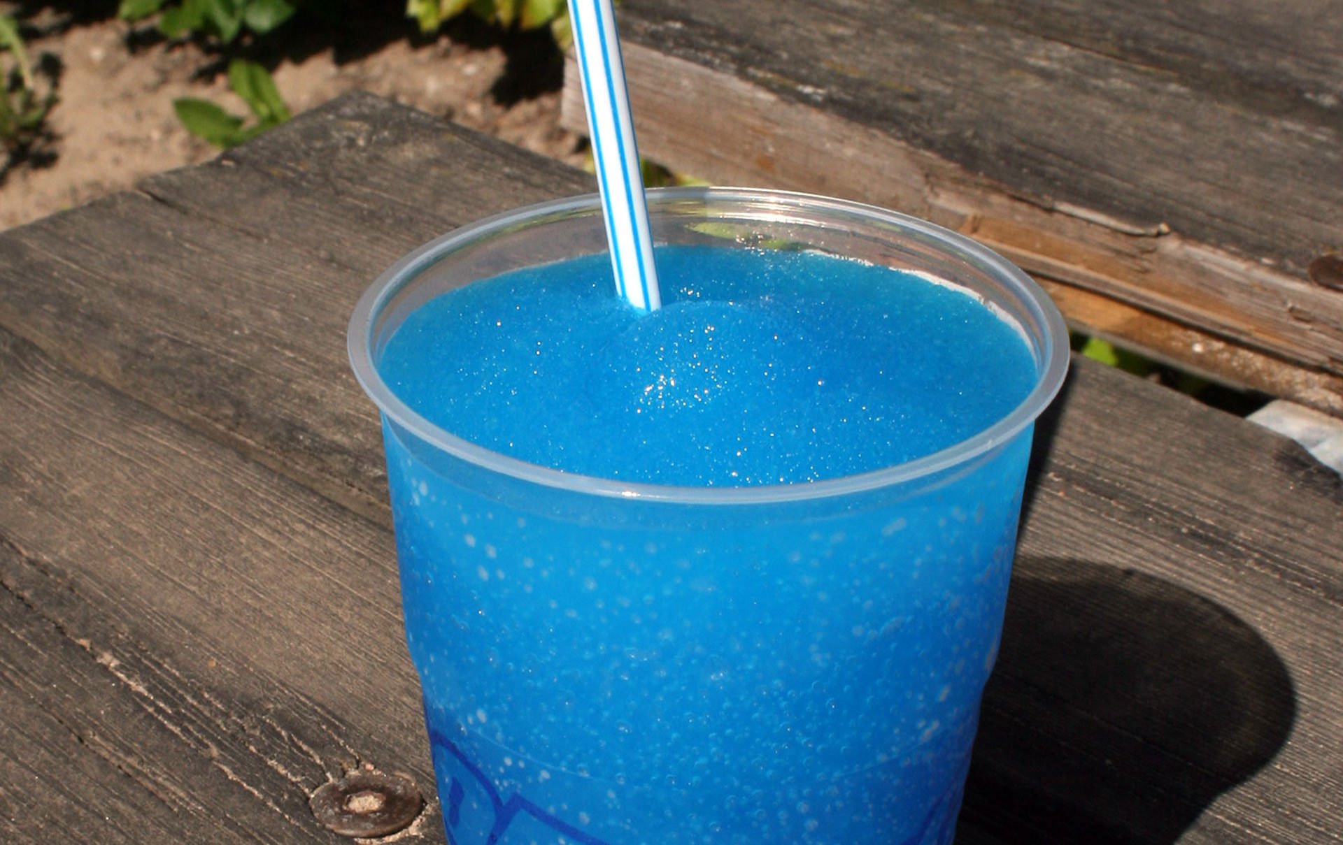 Schon-kleine-Portionen-reichen-Warum-Slush-Eis-f-r-Kinder-gef-hrlich-ist