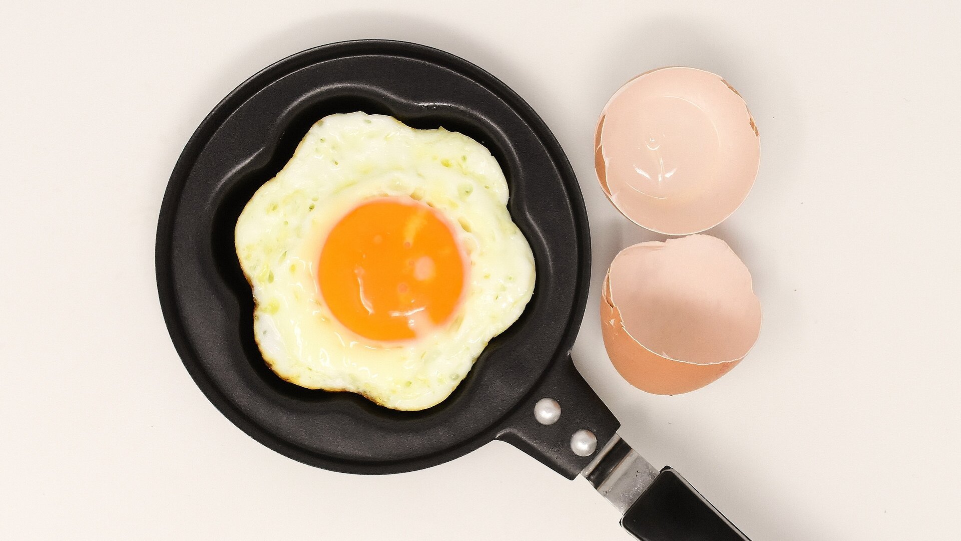 Mit-dieser-Zutat-schmecken-Spiegeleier-noch-besser