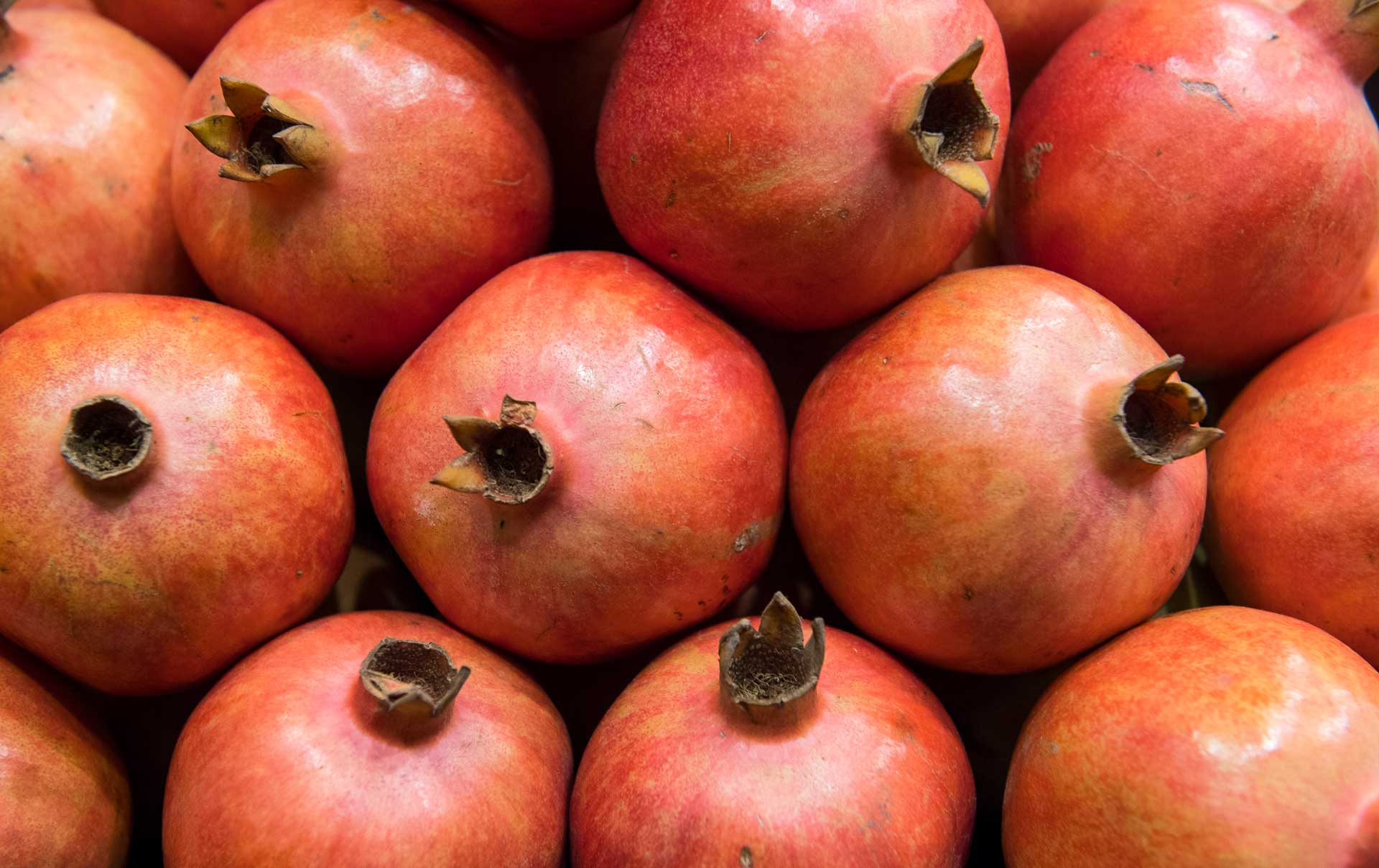 Nicht-an-der-Farbe-Wie-du-reife-Granat-pfel-erkennst