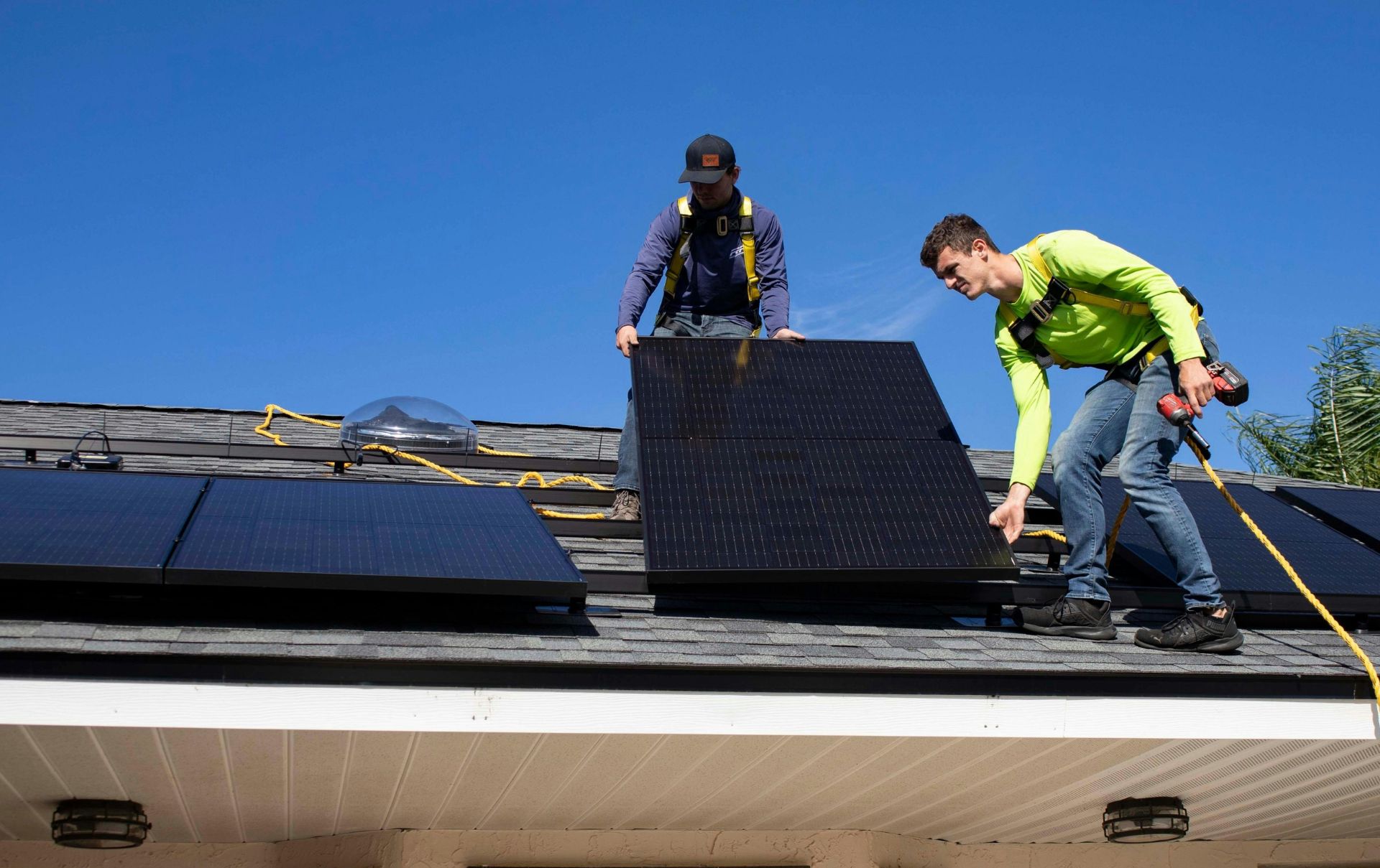 Ma-e-und-Gewicht-von-Solarmodulen-So-gro-d-rfen-sie-wirklich-sein