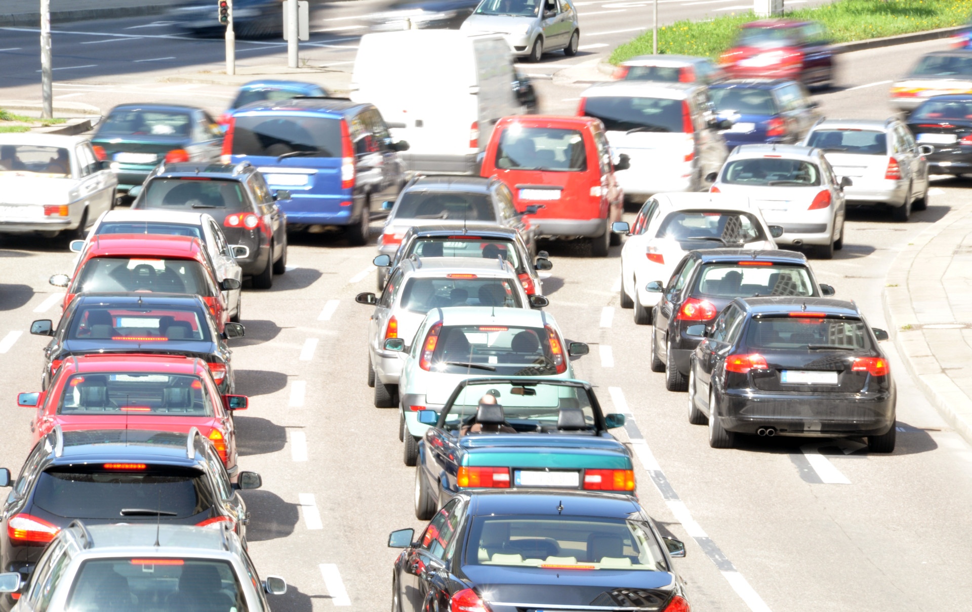 Verbl-ffender-Vergleich-So-viel-Platz-brauchen-Autos-in-St-dten