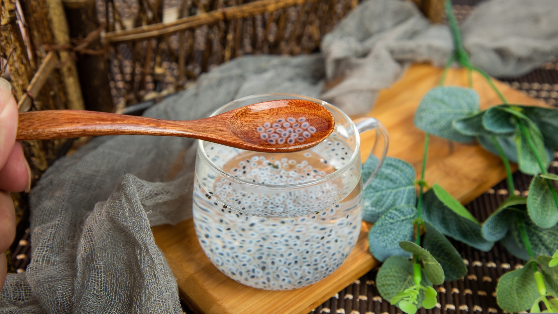 Statt-Chia-Basilikumsamen-sind-die-heimische-Alternative