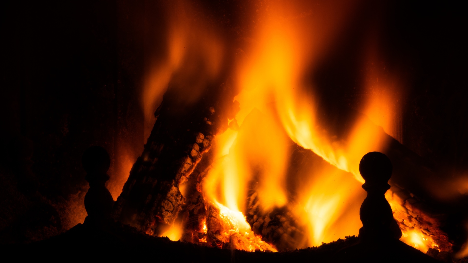 Perfektes-Kaminfeuer-Beachte-diese-4-Tipps