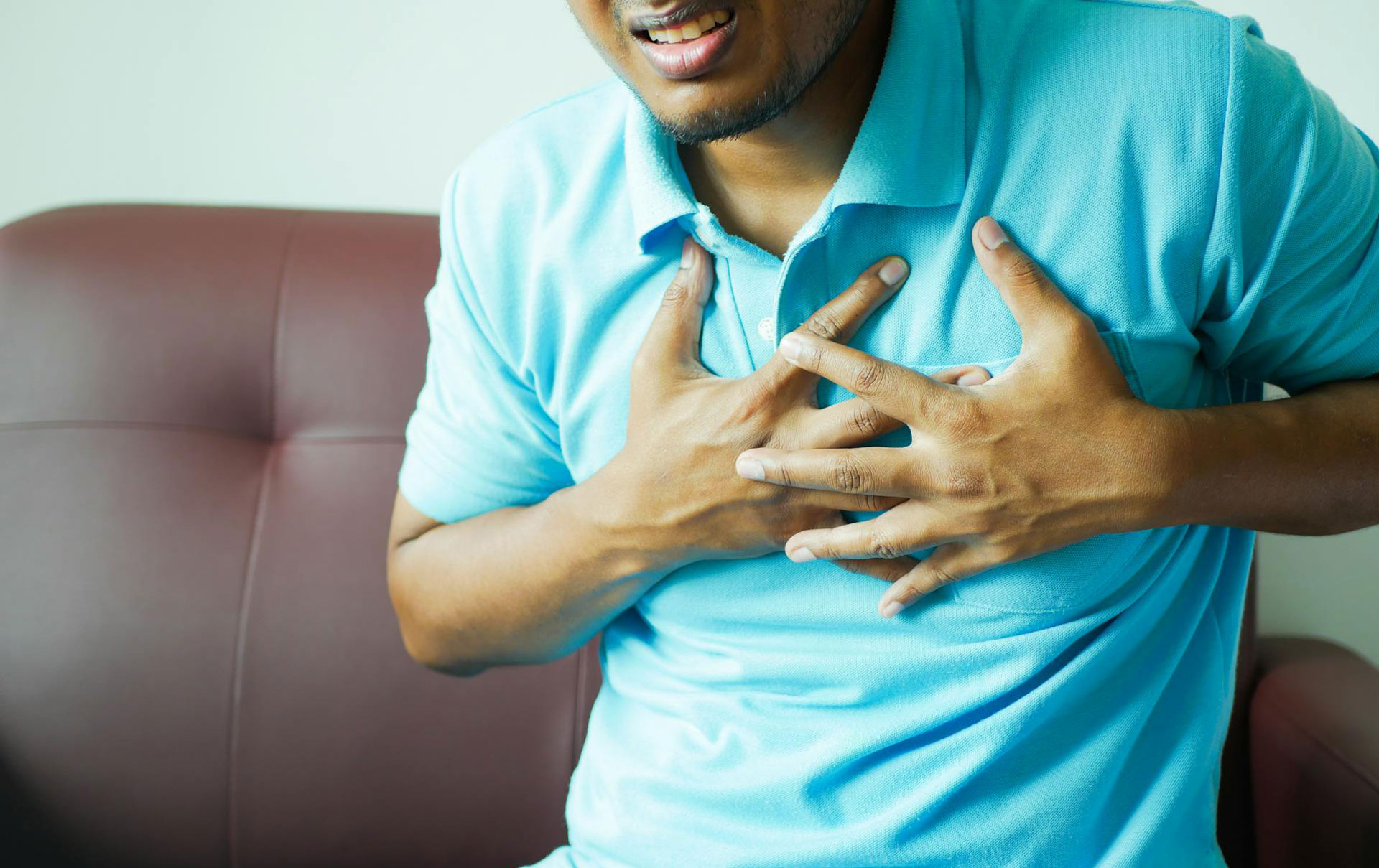 Herzinfarkt-Bei-diesen-Warnsignalen-musst-du-sofort-handeln