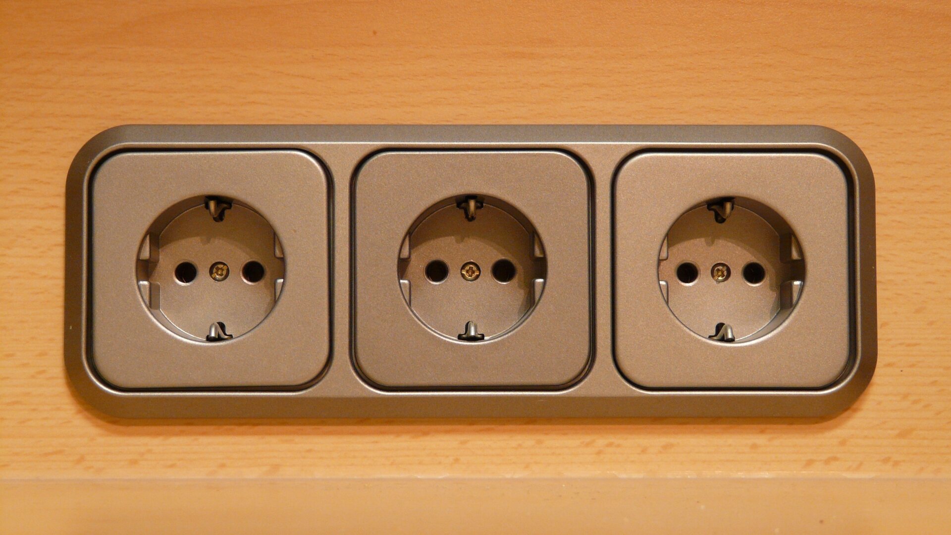 Stecker-raus-bevor-du-aus-dem-Haus-gehst-Bei-diesen-5-Ger-ten-sinnvoll